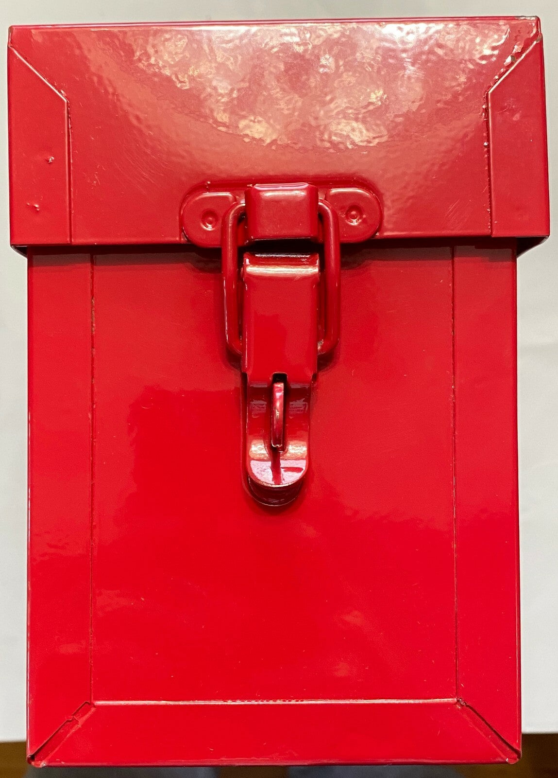 NORTH SAFTEY HONEYWELL GROUP LOCK BOX GLB03 RED STEEL LOCKOUT BOX FOR 13 LOCKS